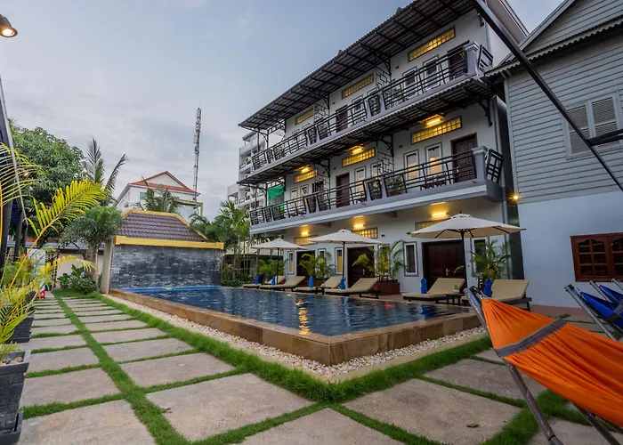 Hotel The Local Time Village 3*