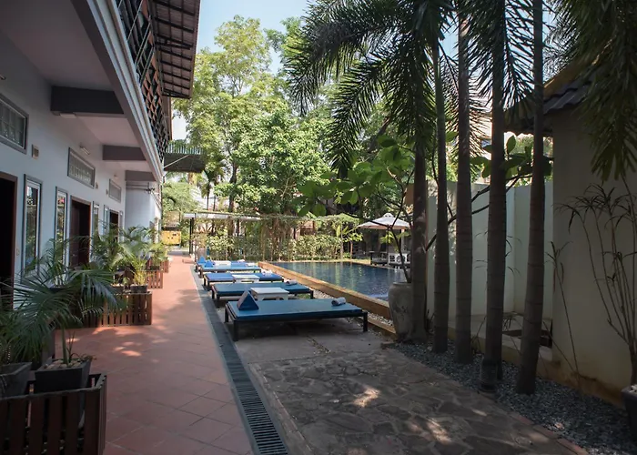 Hotel The Local Time Village